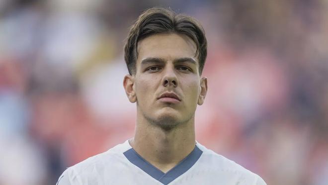 场展现了强 场展现了强